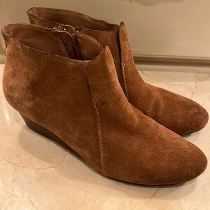 Cute brown (more cognac) bootie.